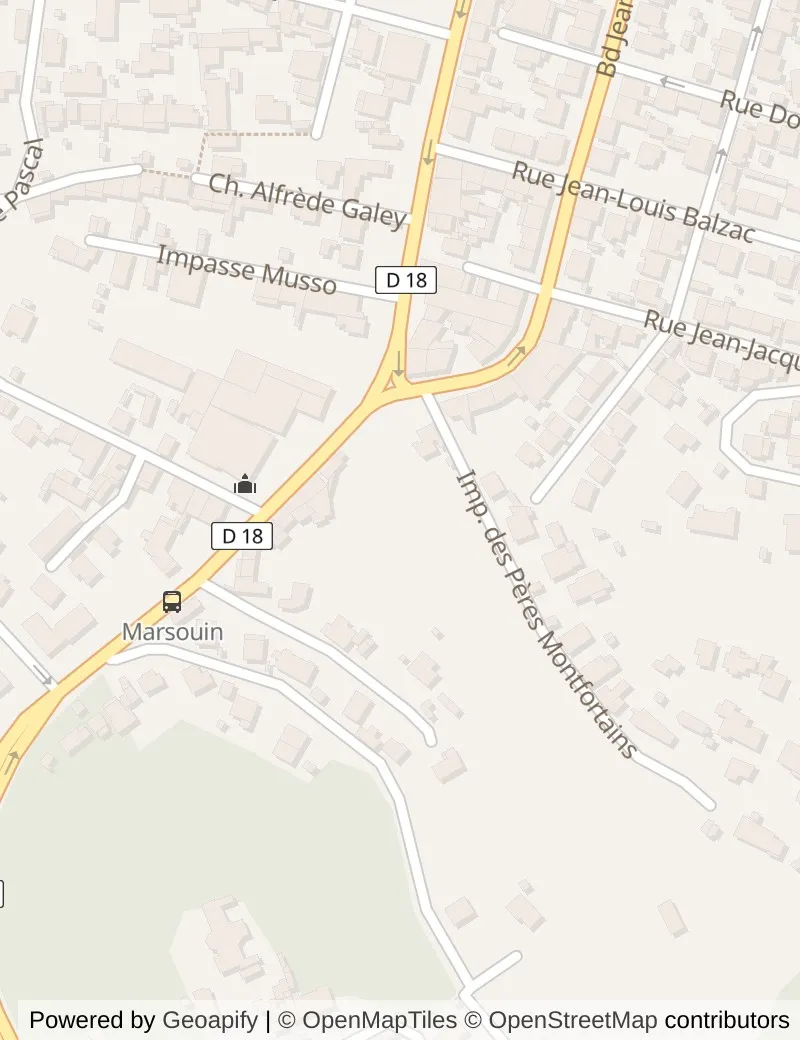 Closer street map of La Seyne-sur-Mer (for Toulon), about ten minutes' walk from side to side, showing the streets and what is on them.